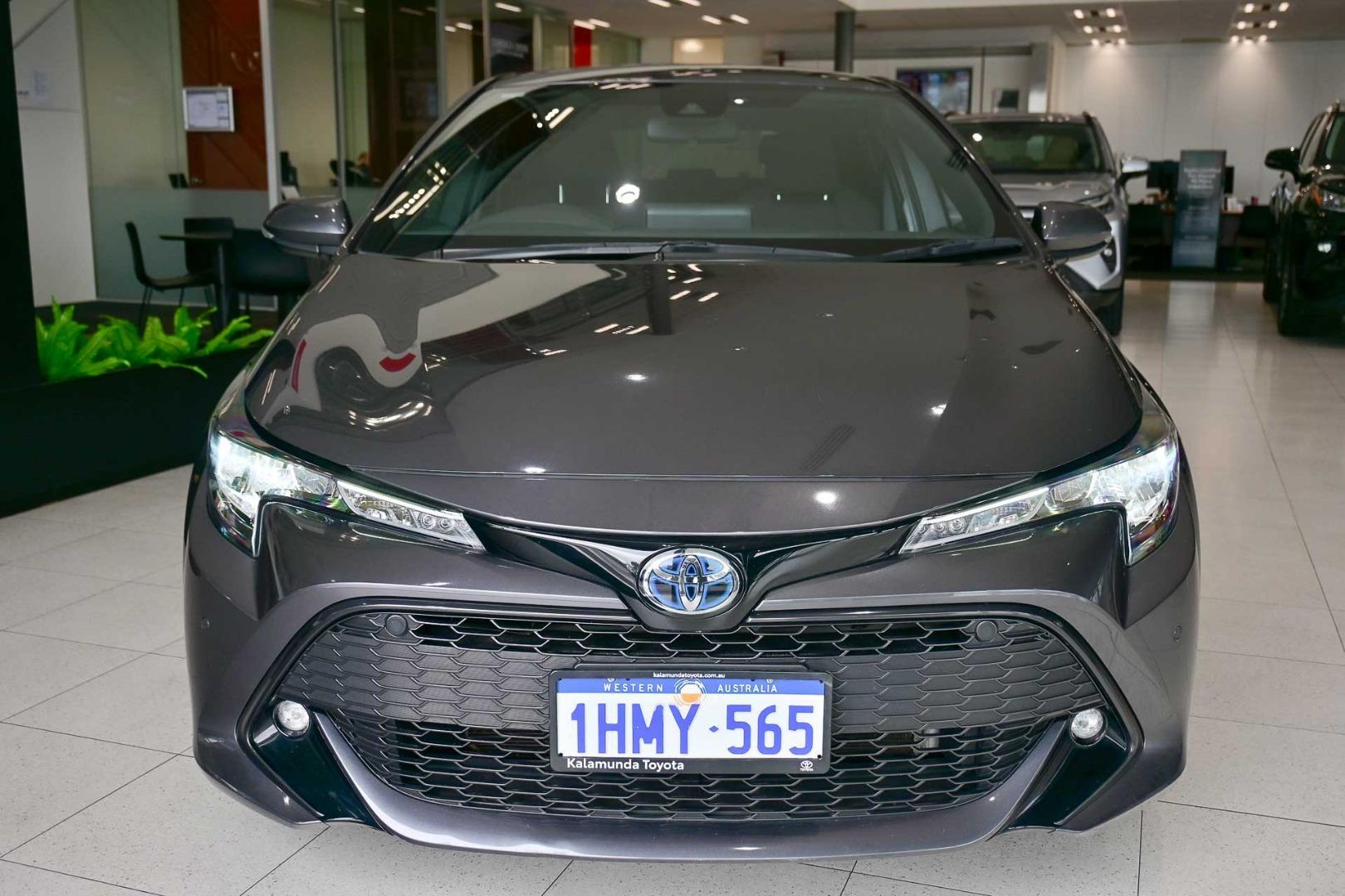 2021 Toyota Corolla SX in Silver