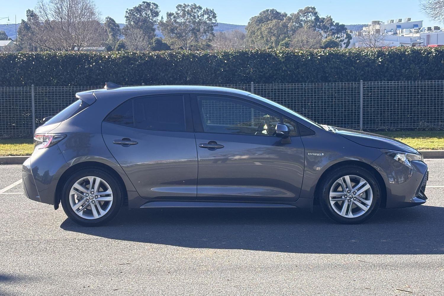 2022 Toyota Corolla SX in Silver