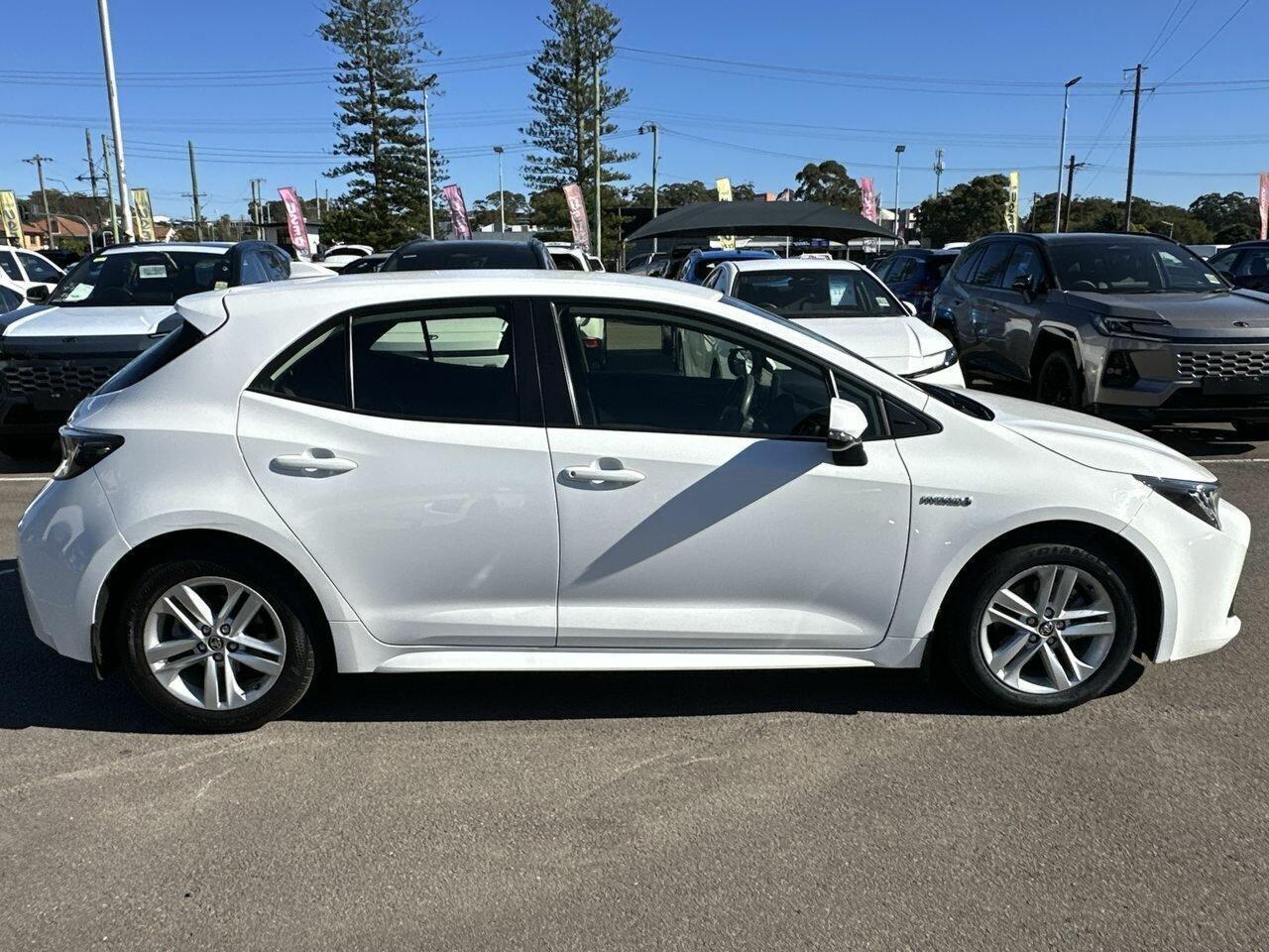 2022 Toyota Corolla Ascent Sport in White