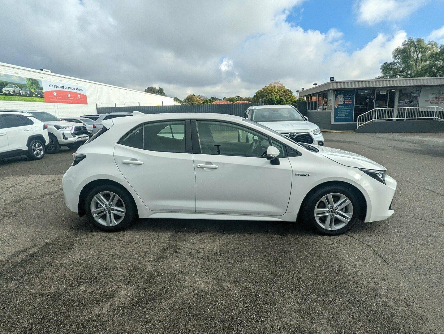 2022 Toyota Corolla Ascent Sport in White