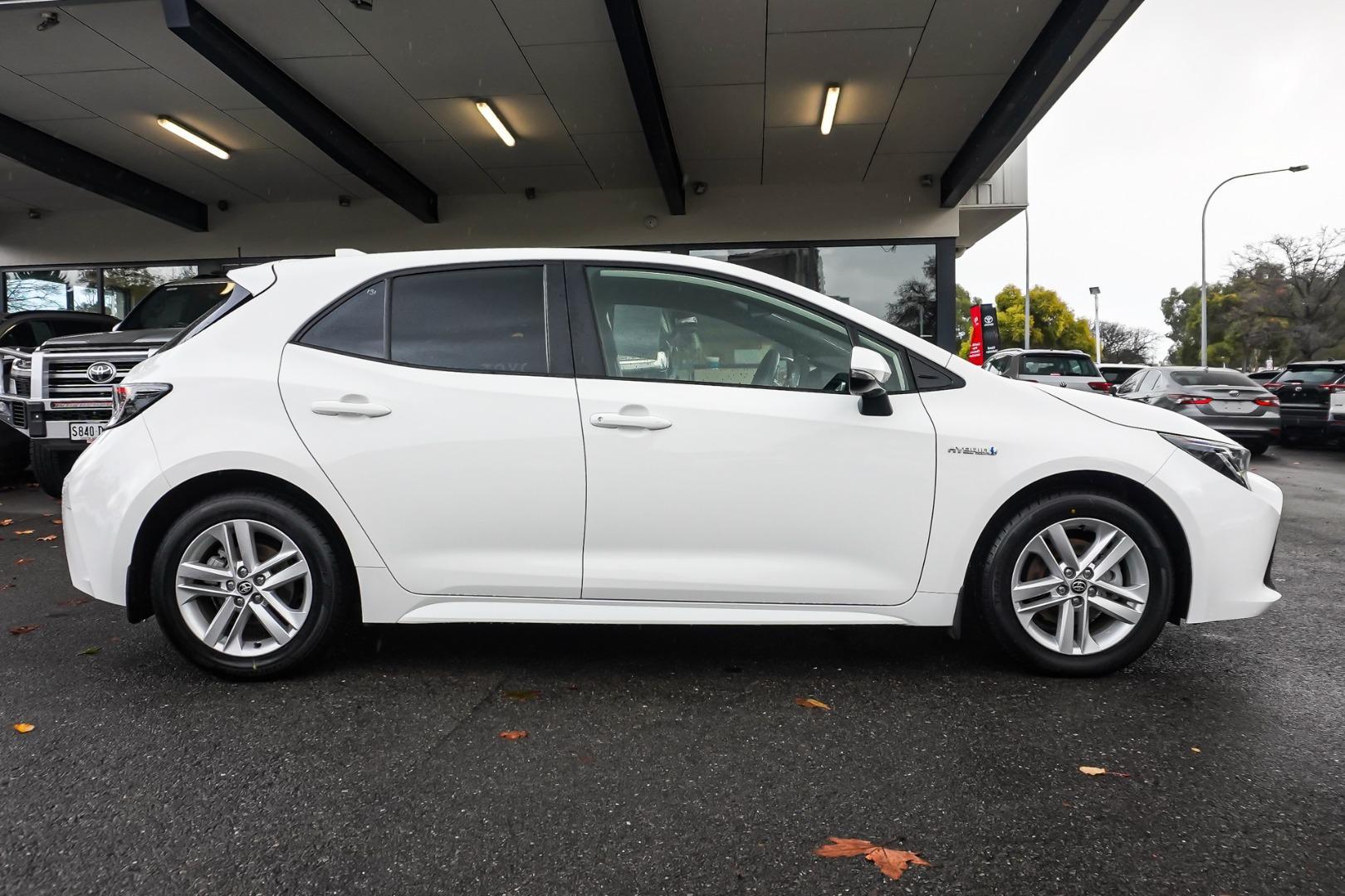 2022 Toyota Corolla Ascent Sport in White