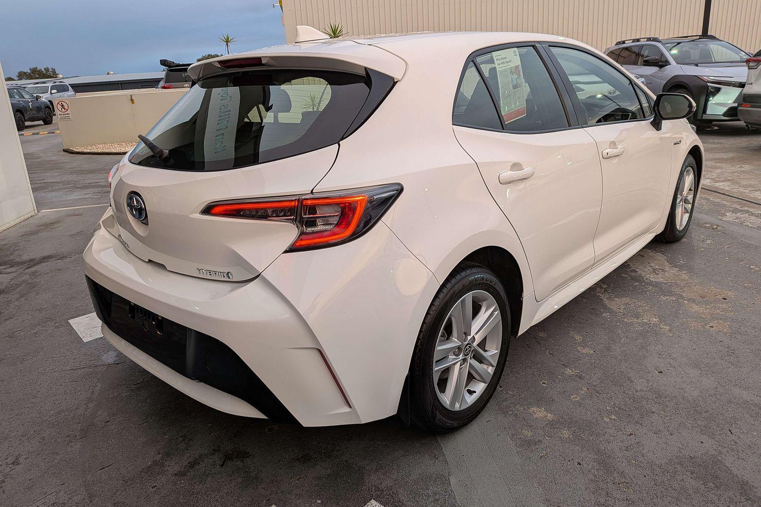 2020 Toyota Corolla Ascent Sport in White