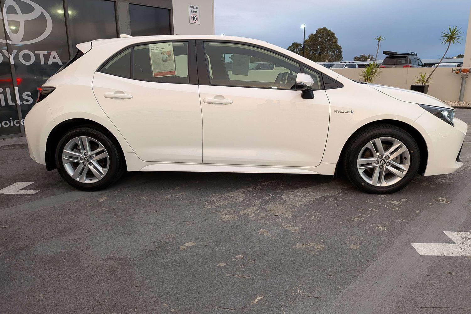 2020 Toyota Corolla Ascent Sport in White