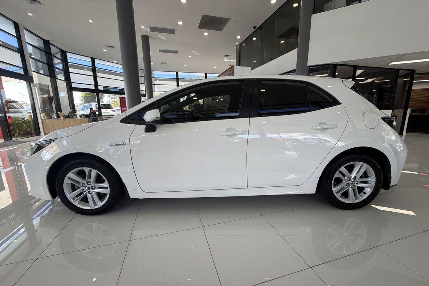 2019 Toyota Corolla Ascent Sport in White