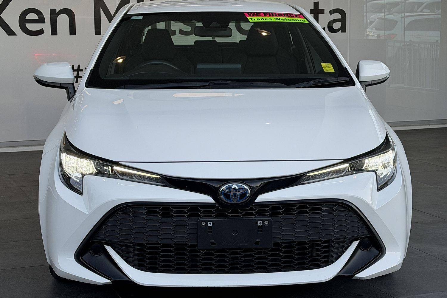 2021 Toyota Corolla Ascent Sport in White