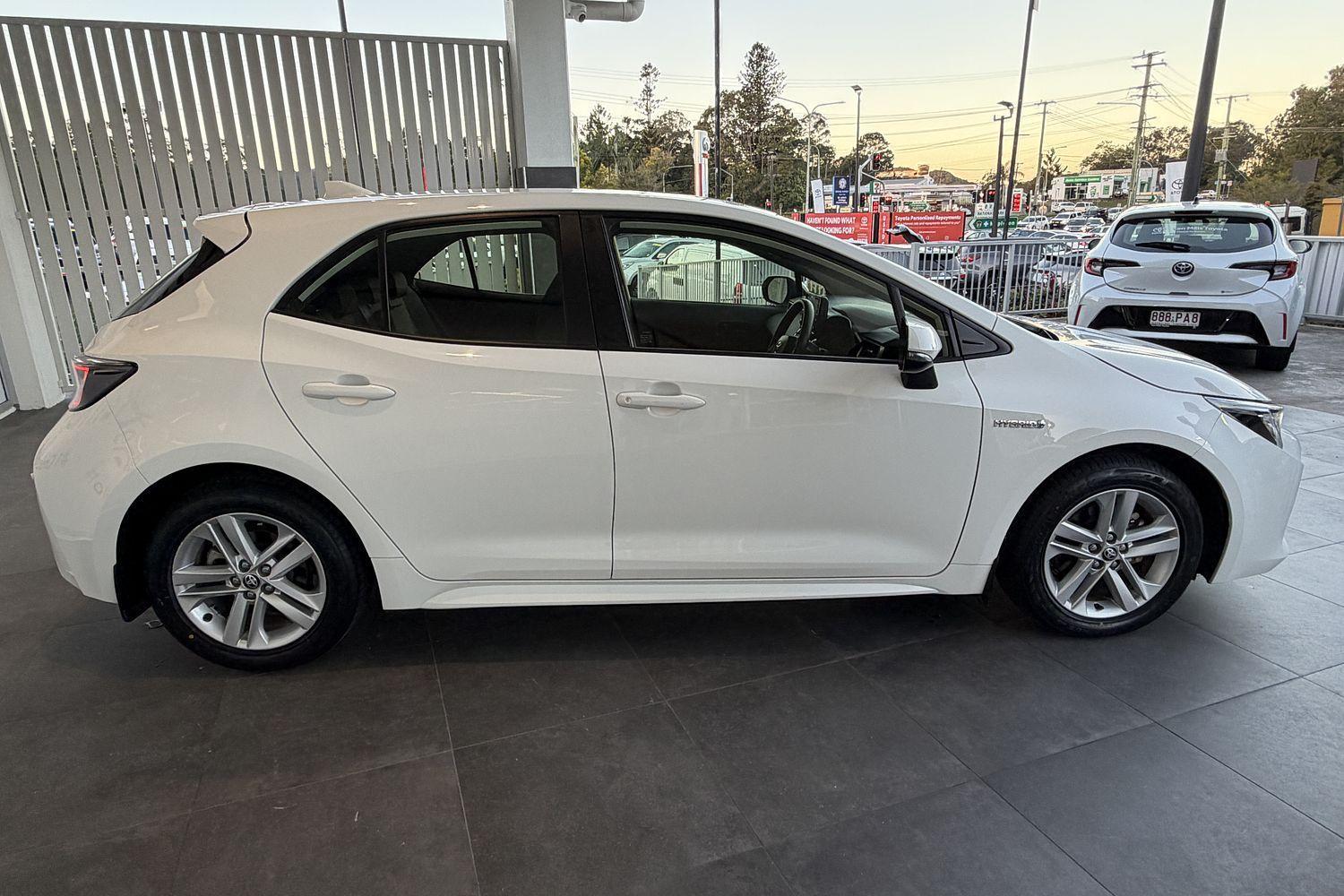 2021 Toyota Corolla Ascent Sport in White