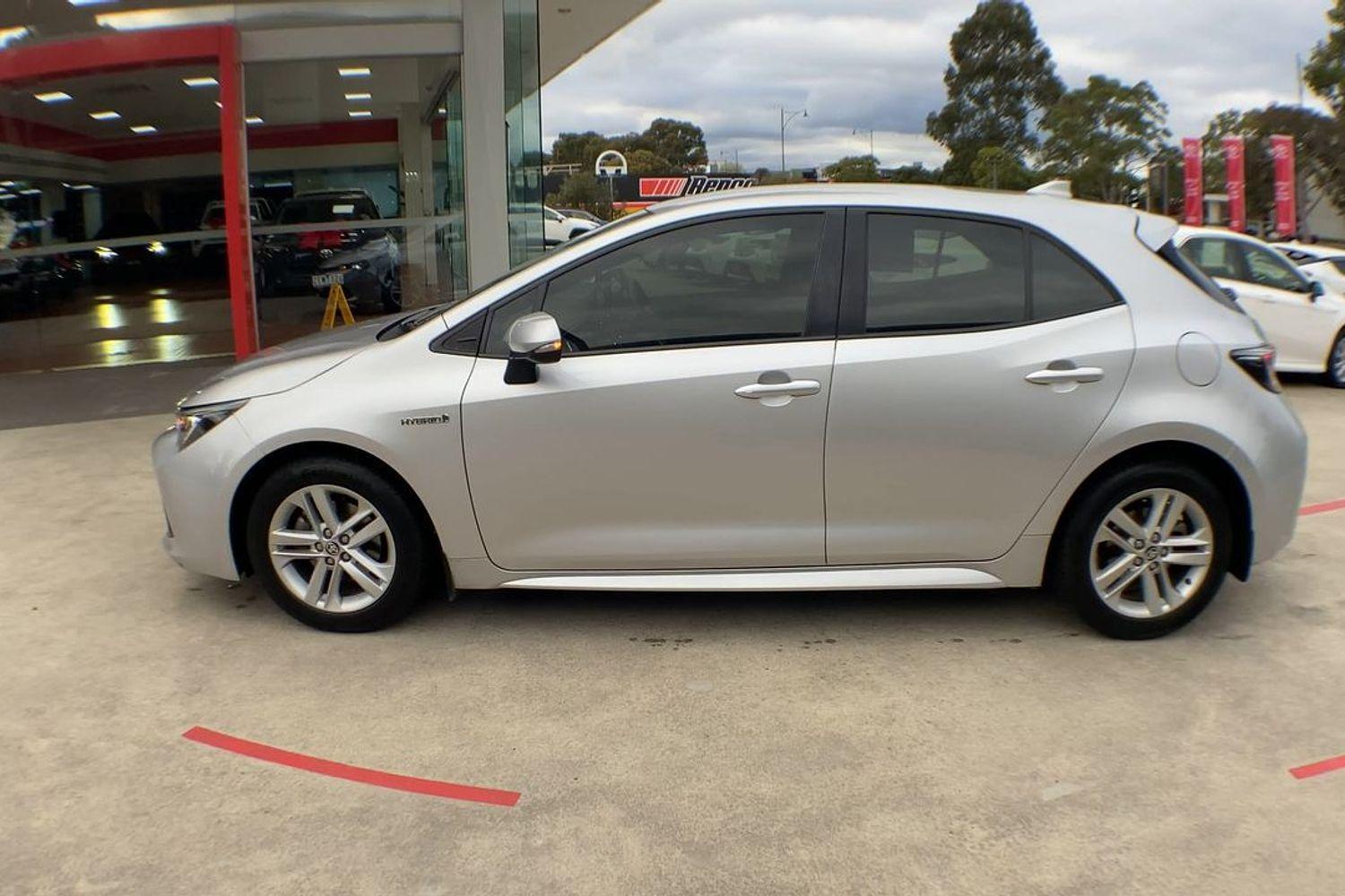 2018 Toyota Corolla Ascent Sport in Silver