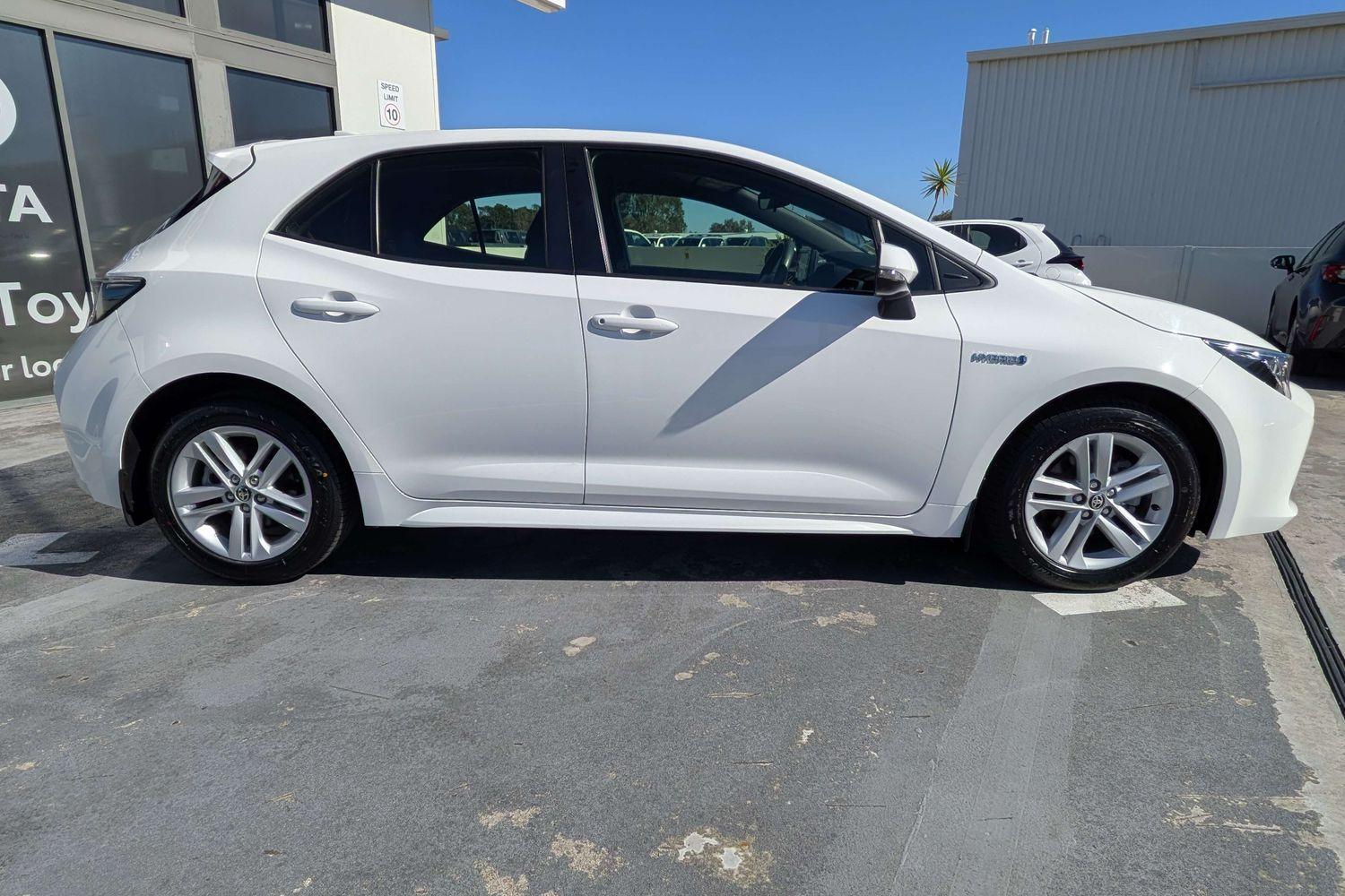 2019 Toyota Corolla Ascent Sport in White