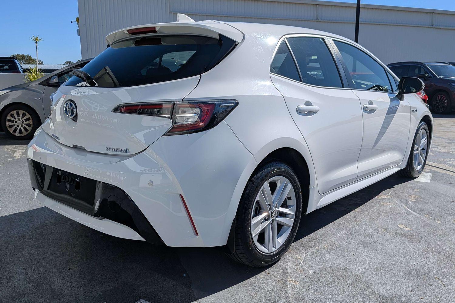 2019 Toyota Corolla Ascent Sport in White