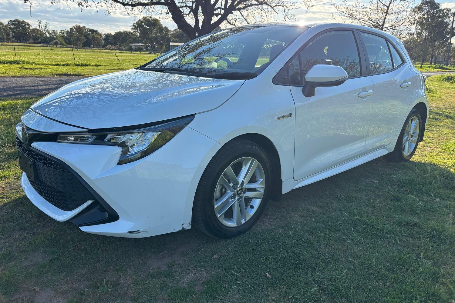 2020 Toyota Corolla Ascent Sport in White