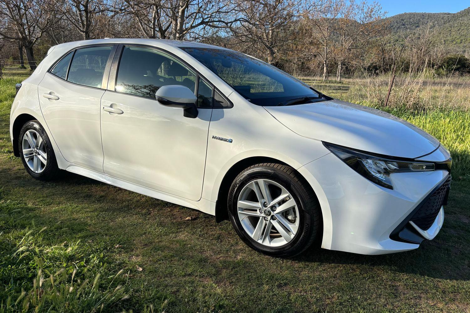 2020 Toyota Corolla Ascent Sport in White
