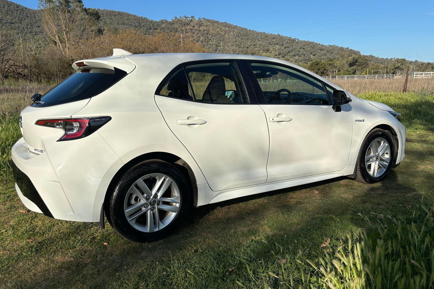 2020 Toyota Corolla Ascent Sport in White