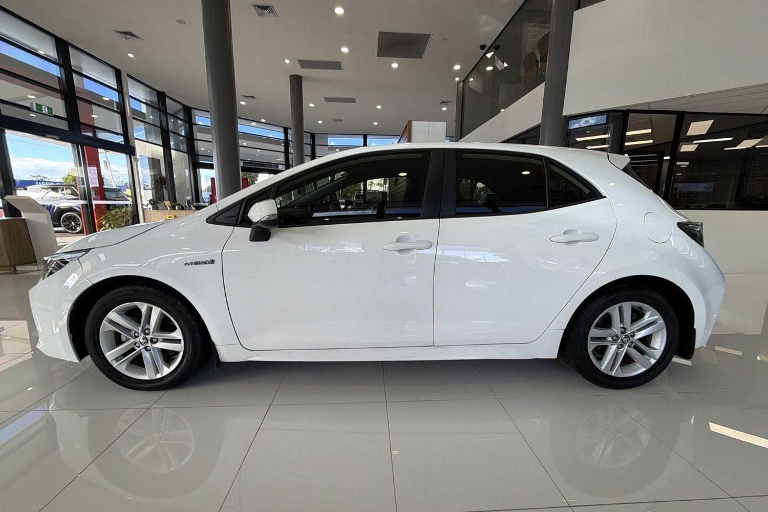 2022 Toyota Corolla Ascent Sport in White