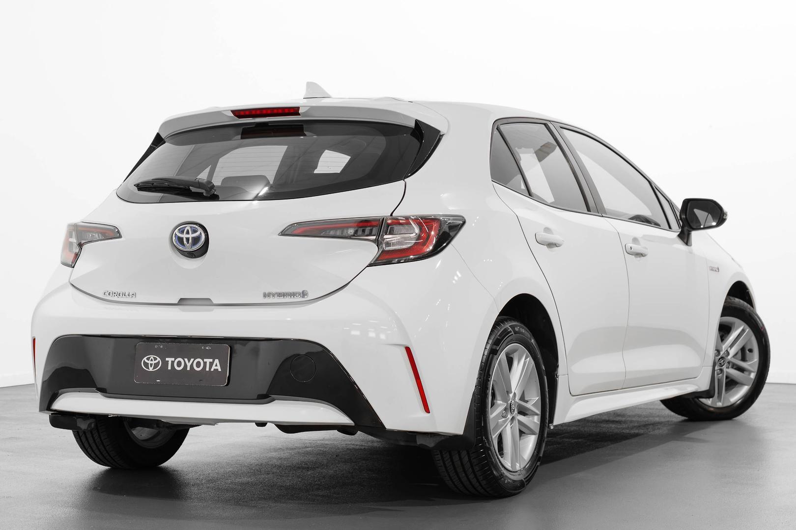 2022 Toyota Corolla Ascent Sport in White