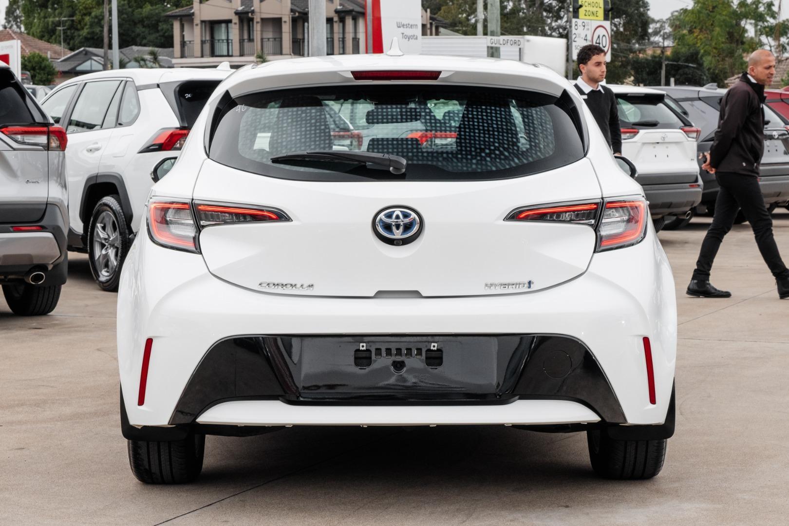 2022 Toyota Corolla Ascent Sport in White