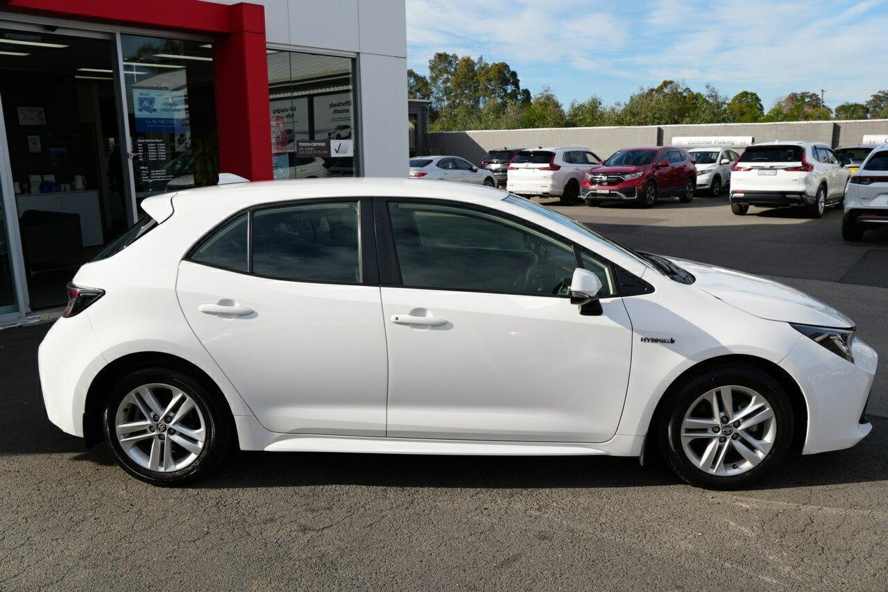 2021 Toyota Corolla Ascent Sport in White