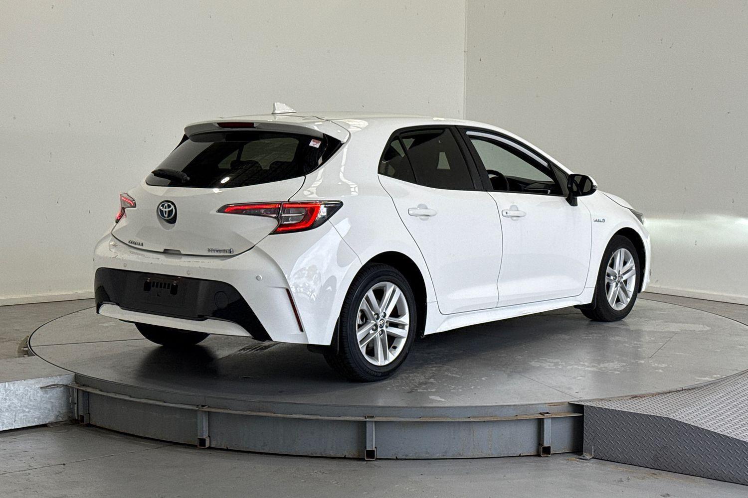 2022 Toyota Corolla Ascent Sport in White