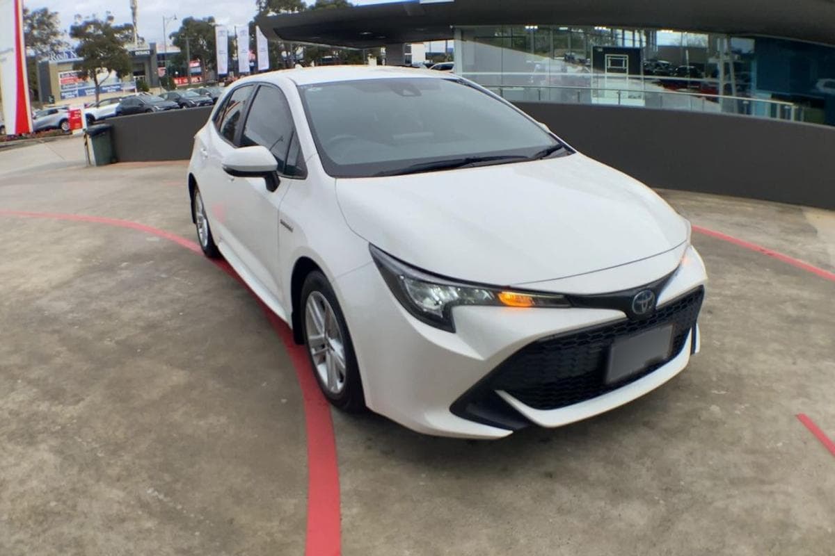 2018 Toyota Corolla Ascent Sport in White