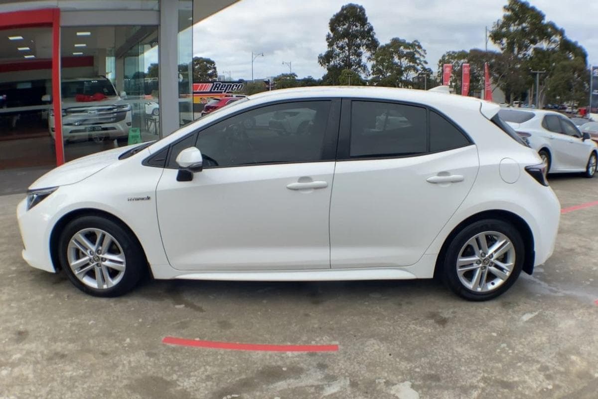 2018 Toyota Corolla Ascent Sport in White