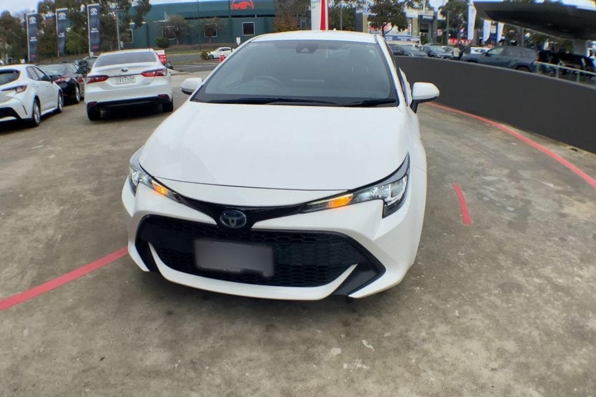 2018 Toyota Corolla Ascent Sport in White