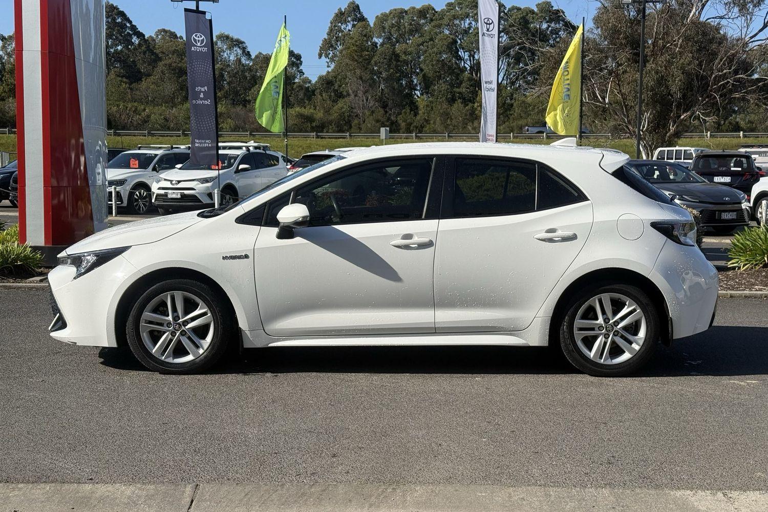 2022 Toyota Corolla Ascent Sport in White