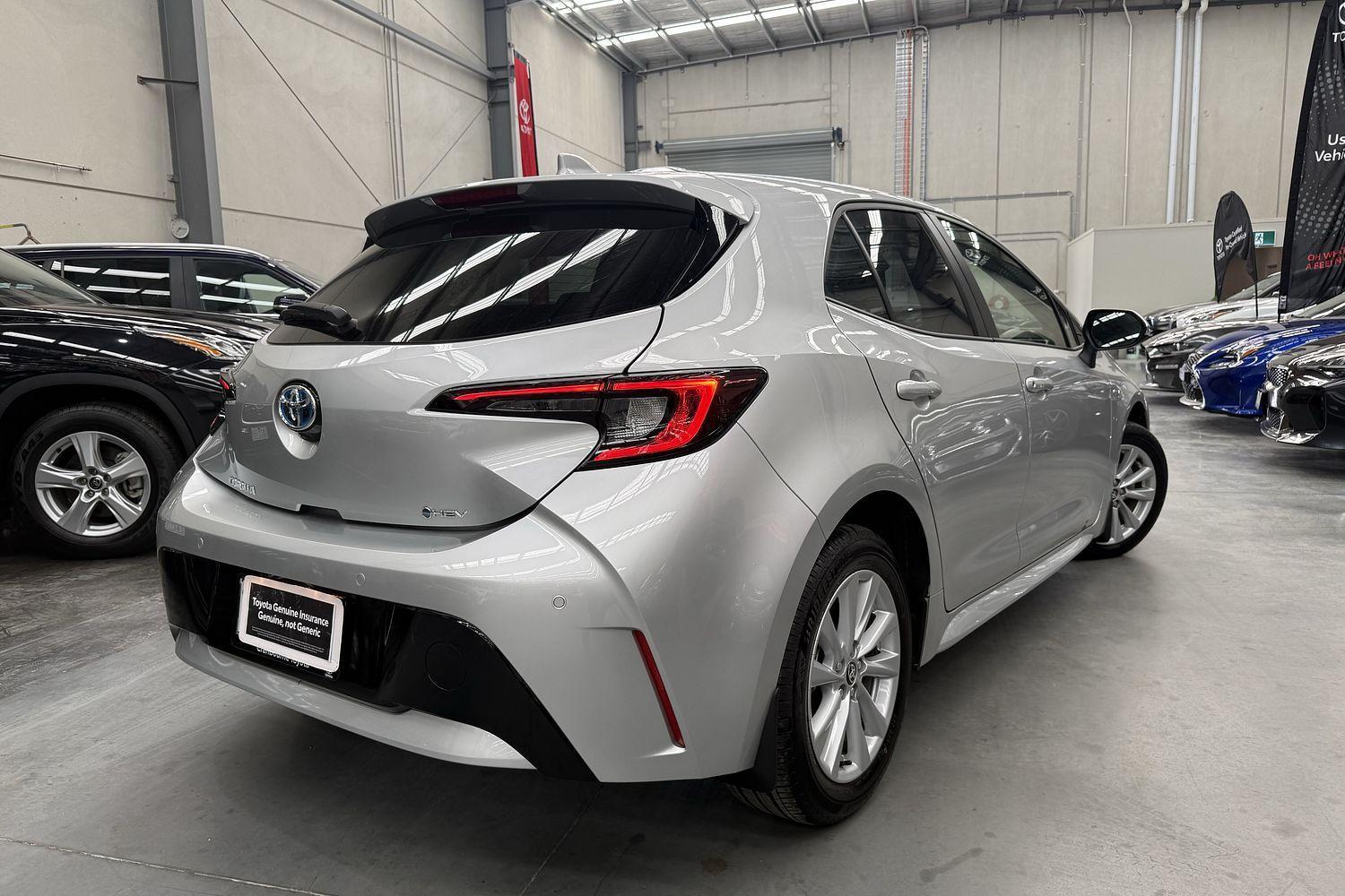 2025 Toyota Corolla SX in Silver