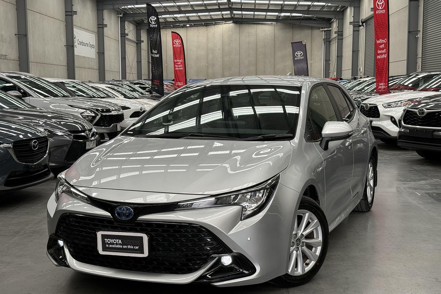 2025 Toyota Corolla SX in Silver