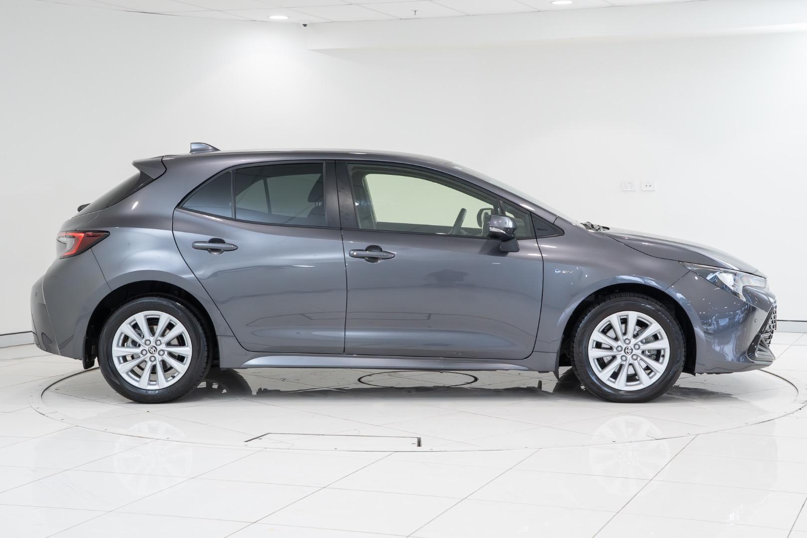 2025 Toyota Corolla SX in Silver