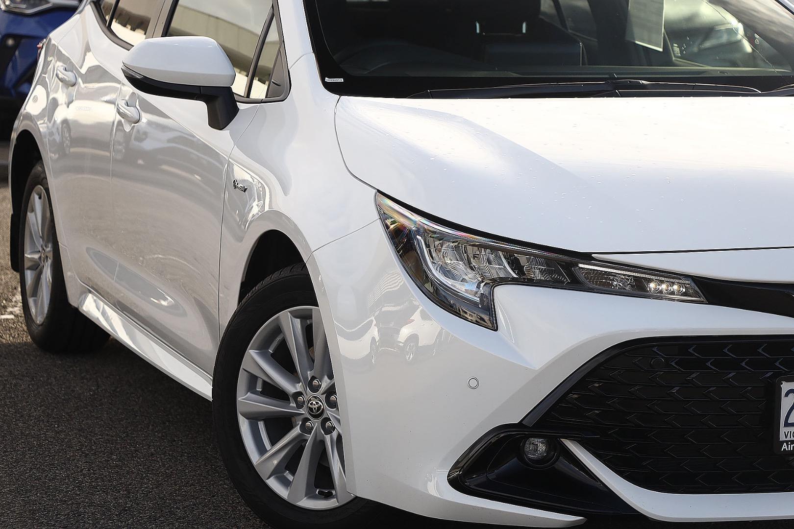 2025 Toyota Corolla SX in White