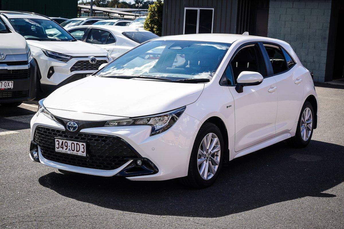 2025 Toyota Corolla SX in White