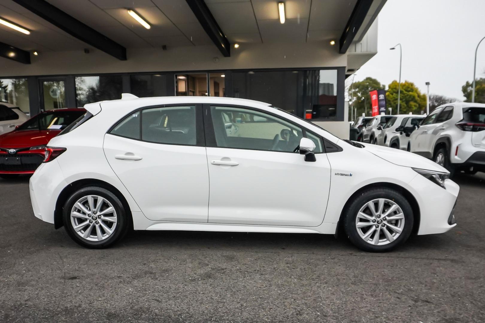 2022 Toyota Corolla Ascent Sport in White
