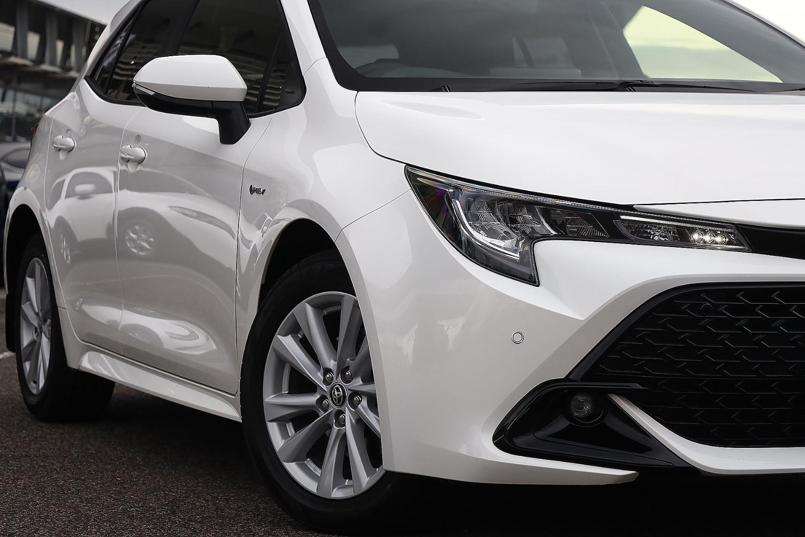 2025 Toyota Corolla SX in White
