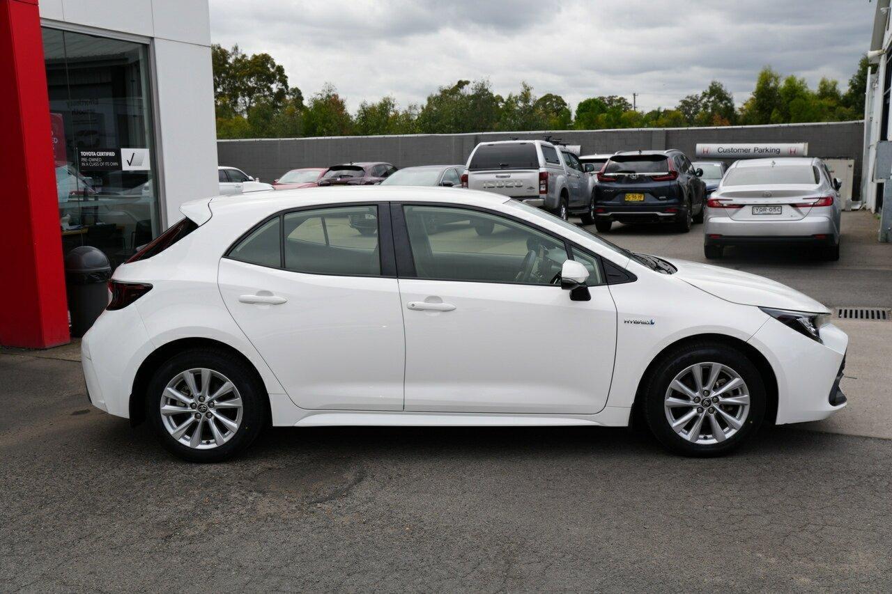 2023 Toyota Corolla Ascent Sport in White