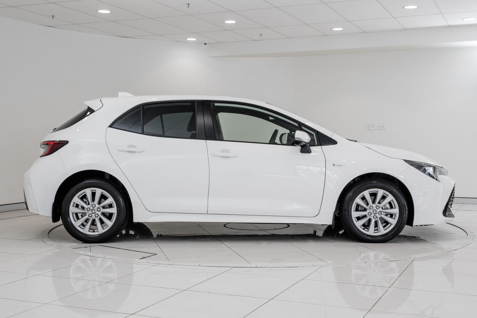 2025 Toyota Corolla SX in White