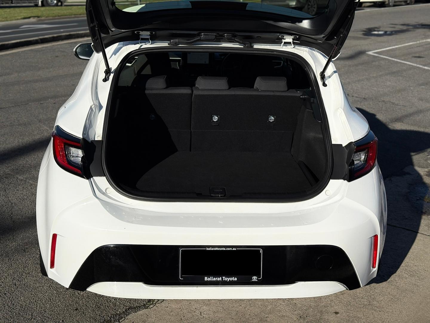 2022 Toyota Corolla Ascent Sport in White