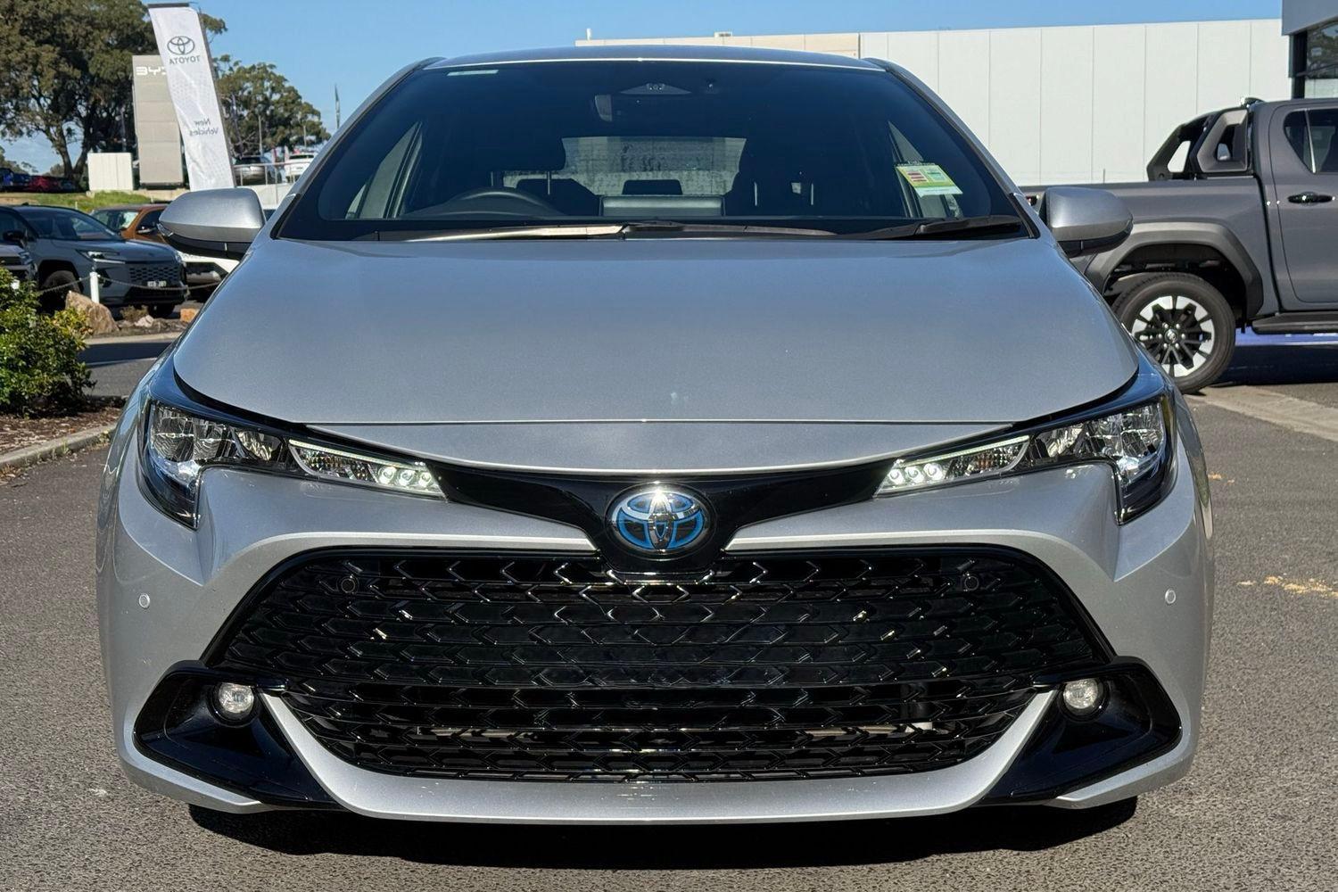 2025 Toyota Corolla SX in Silver