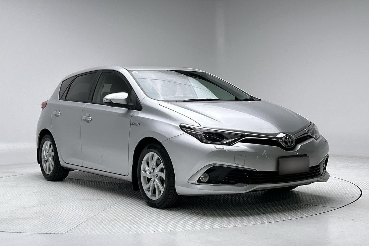 2017 Toyota Corolla Hybrid in Silver