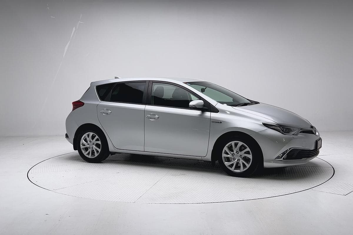 2017 Toyota Corolla Hybrid in Silver
