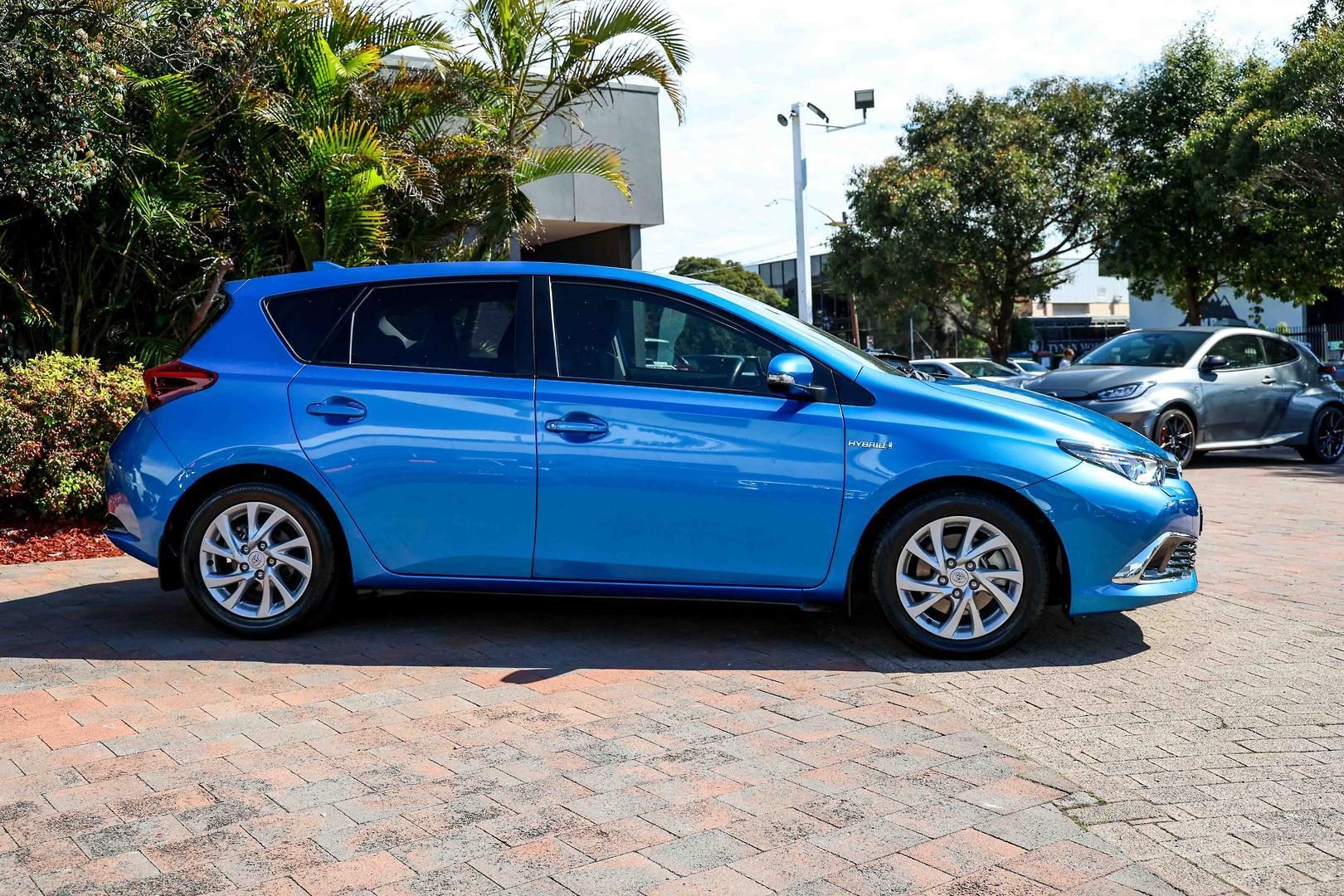 2018 Toyota Corolla Hybrid in Blue