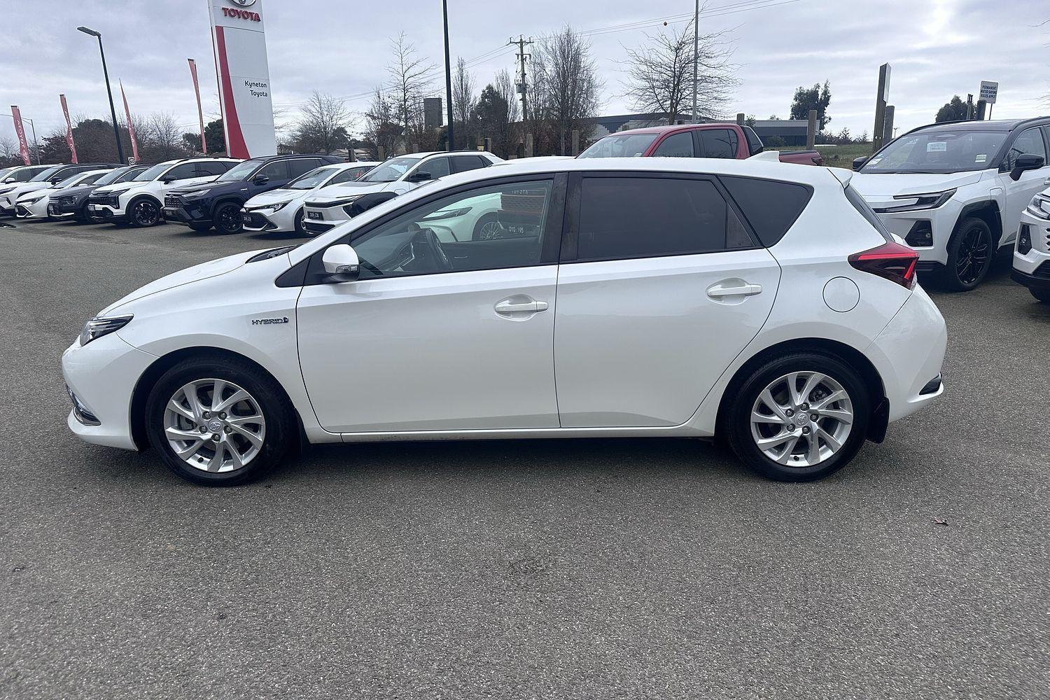2016 Toyota Corolla STD in White