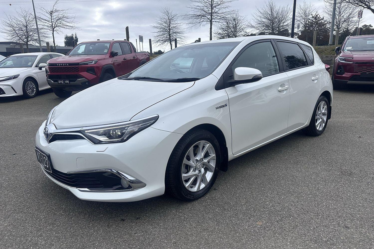 2016 Toyota Corolla STD in White