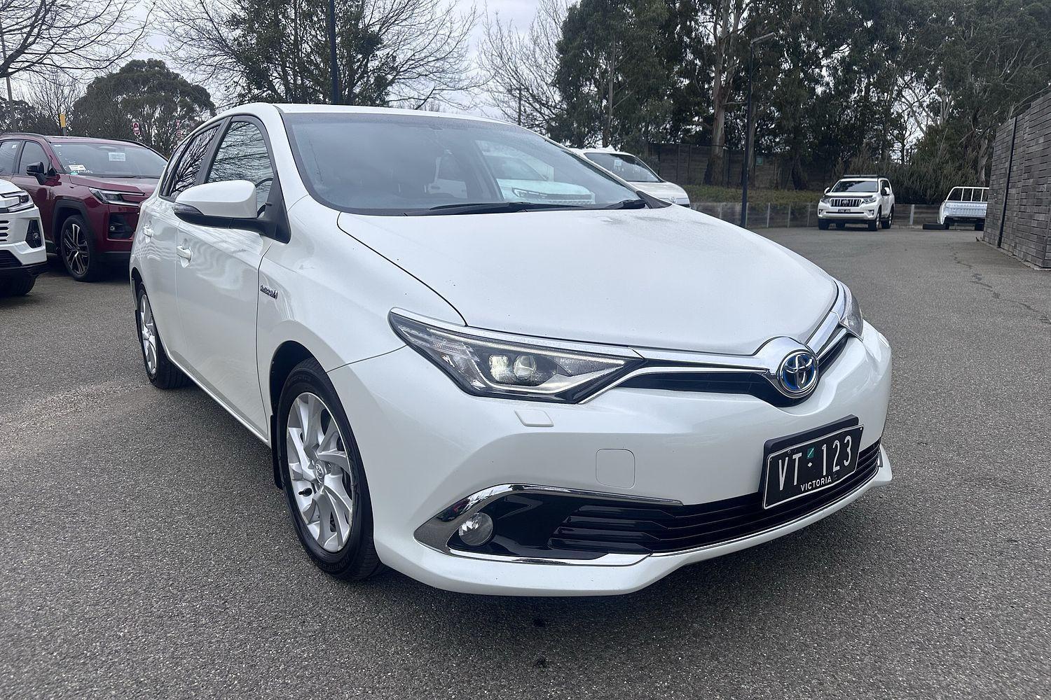 2016 Toyota Corolla STD in White