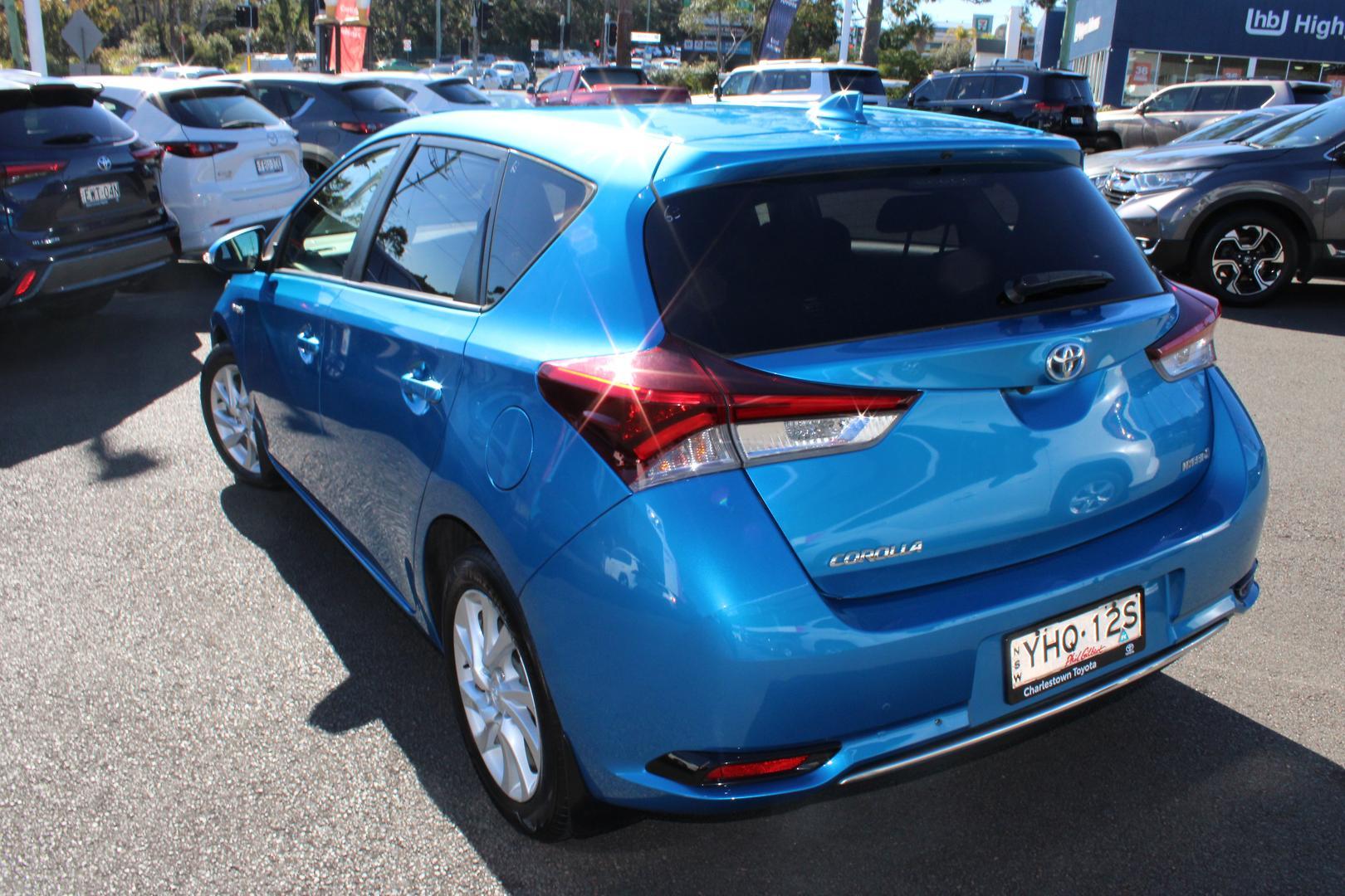 2016 Toyota Corolla Hybrid in Blue