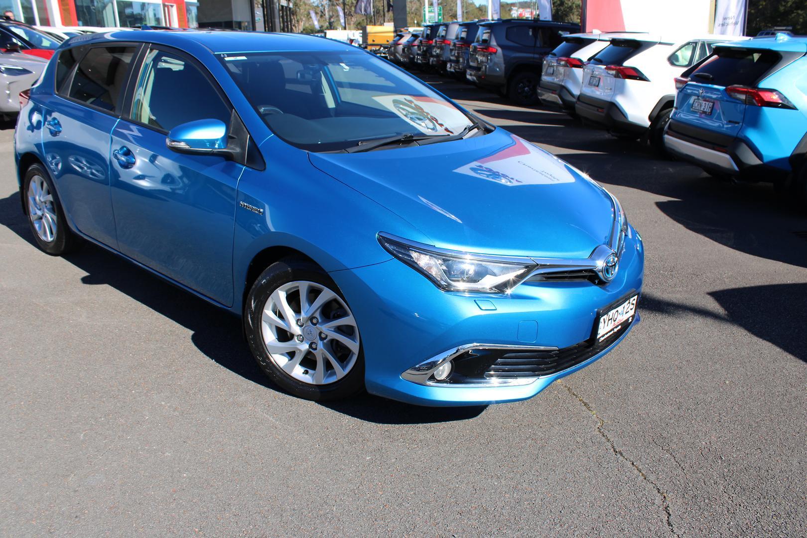 2016 Toyota Corolla Hybrid in Blue