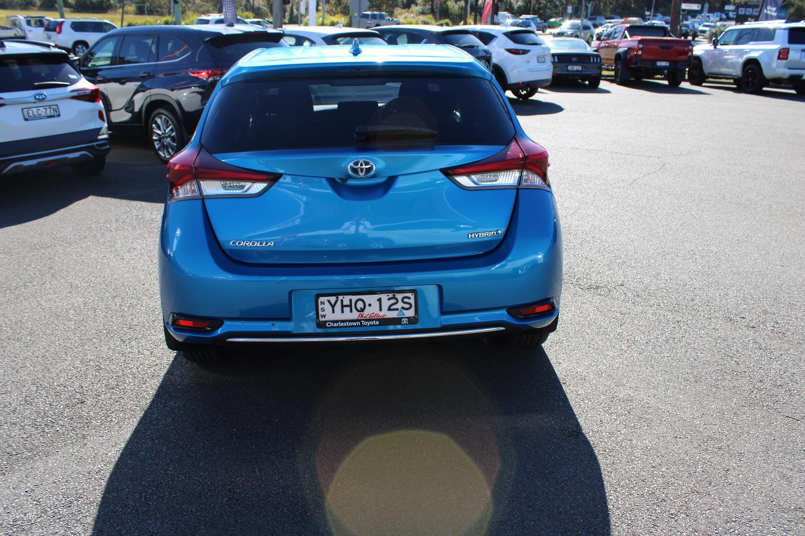 2016 Toyota Corolla Hybrid in Blue