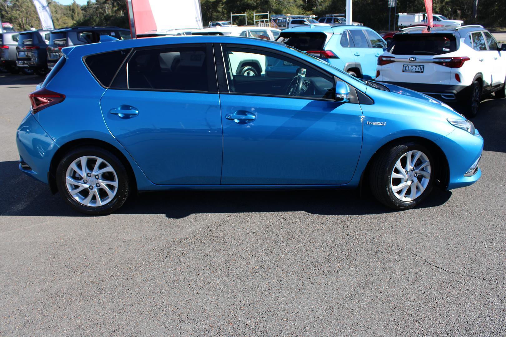 2016 Toyota Corolla Hybrid in Blue
