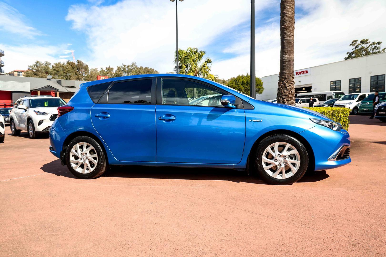 2016 Toyota Corolla Hybrid in Blue