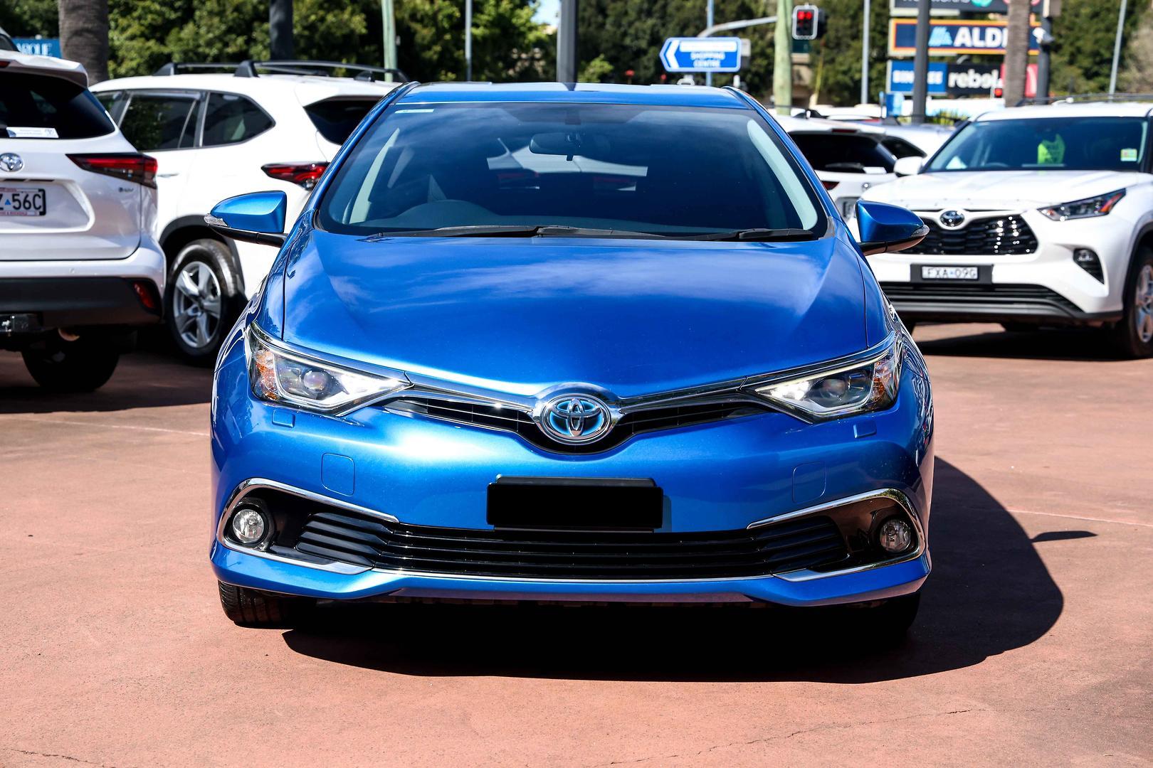 2016 Toyota Corolla Hybrid in Blue