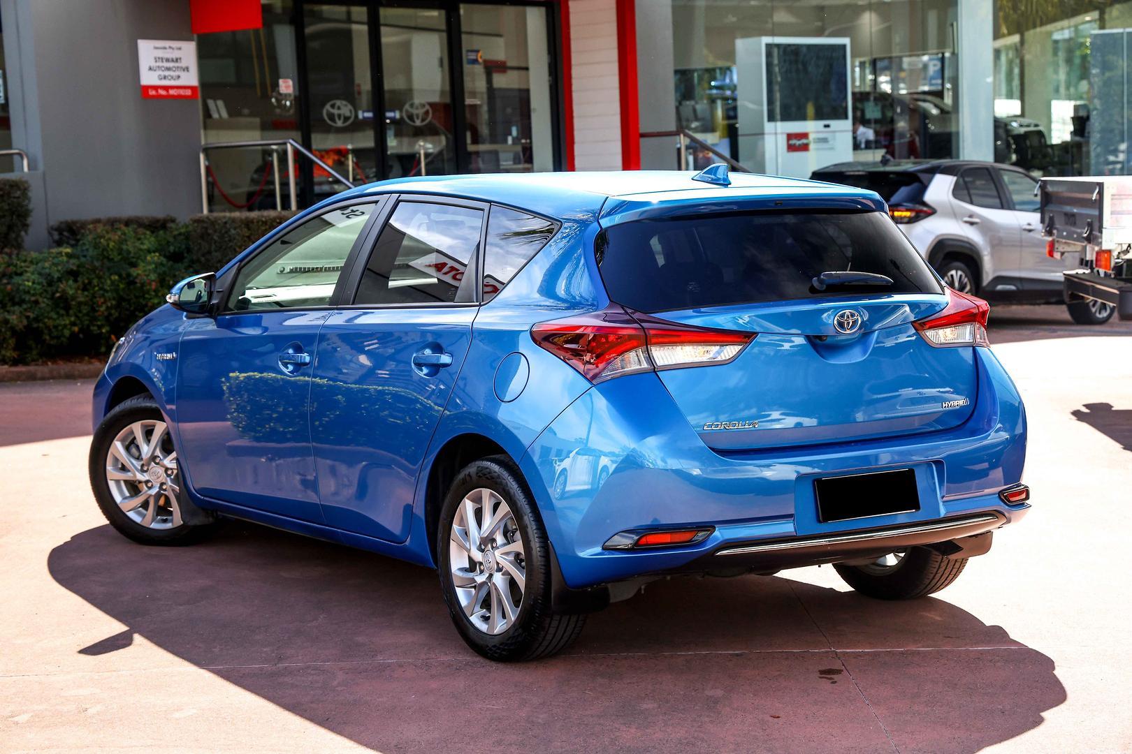 2016 Toyota Corolla Hybrid in Blue