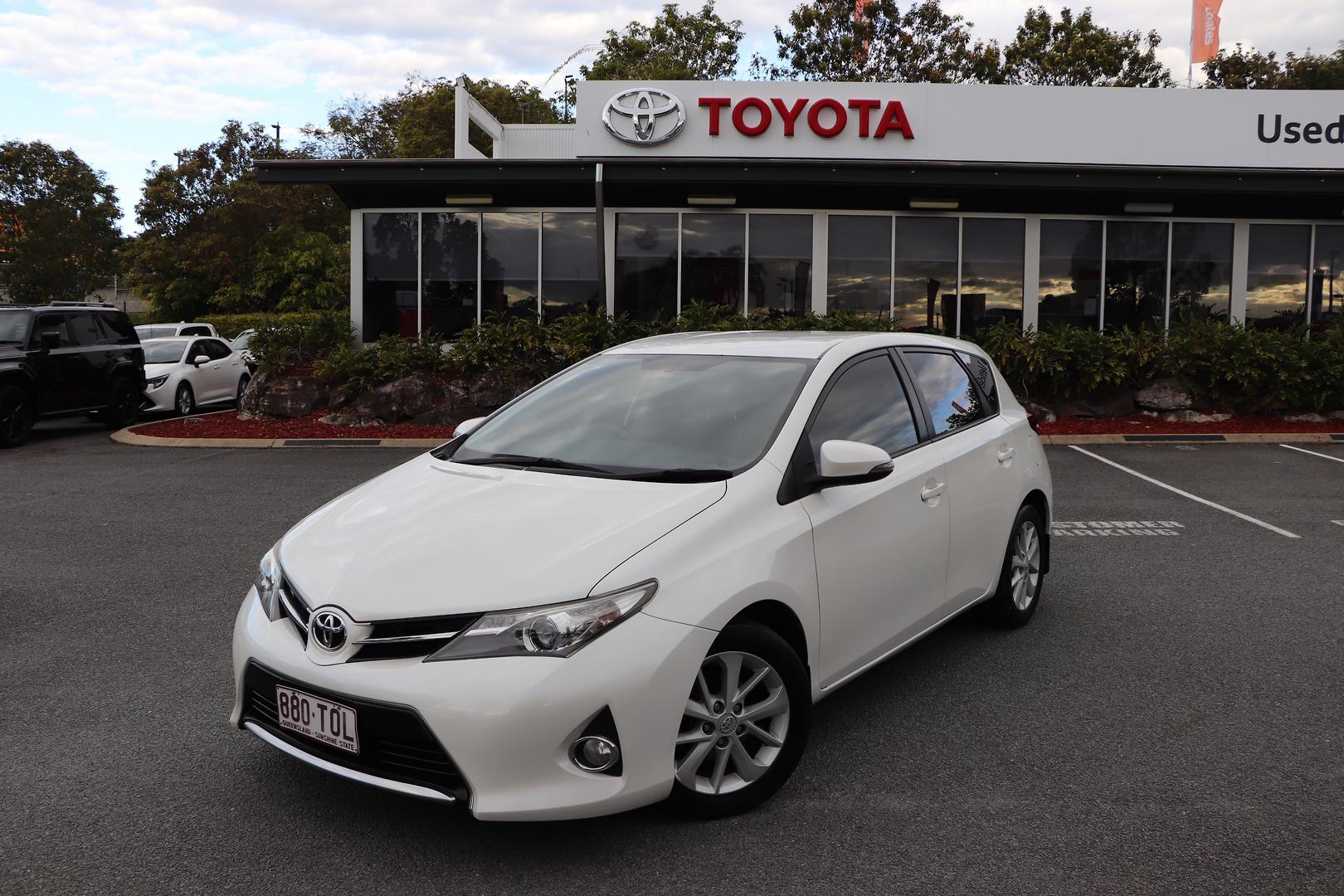 2013 Toyota Corolla Ascent Sport in White